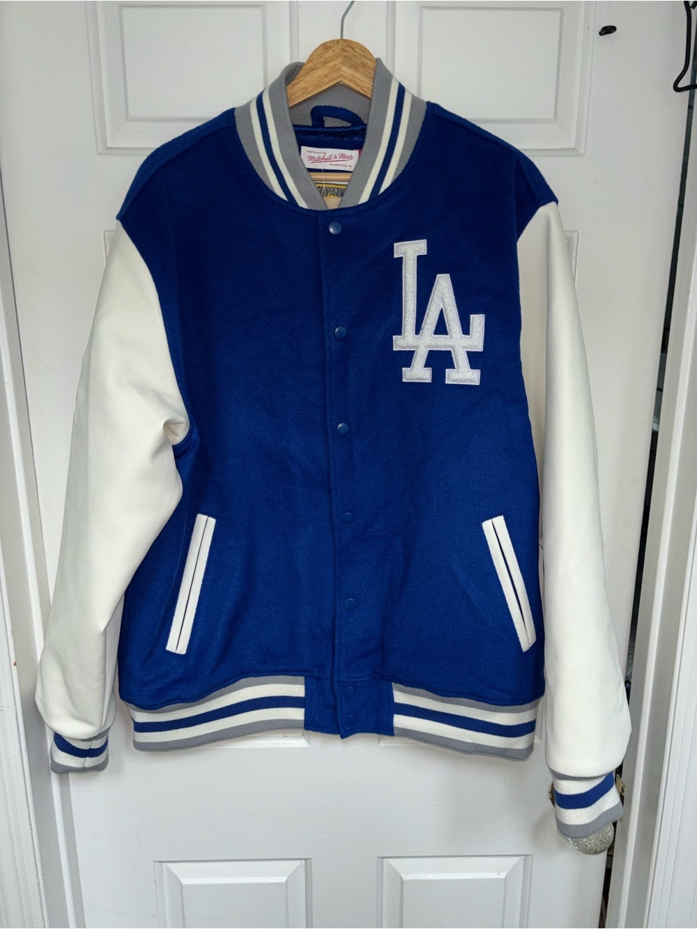 NWT retail $ 225 size LG (men’s) #Mitchell&Ness. “L A Dodgers Off Day Jacket”.